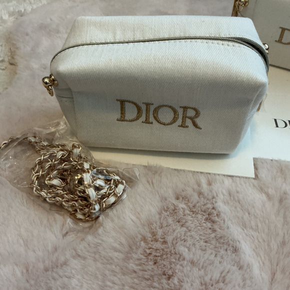GWP DIOR BEAUTE POUCH WITH CROSSBODY CHAIN. COMES WITH GIFT BOX - Picture 1 of 2
